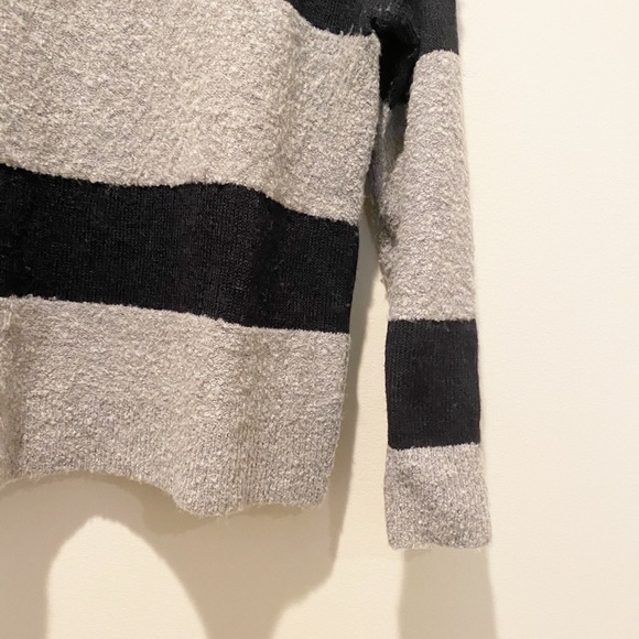 LOFT Blue‎ & Grey Knit Crew Neck Sweater - Picture 2 of 6